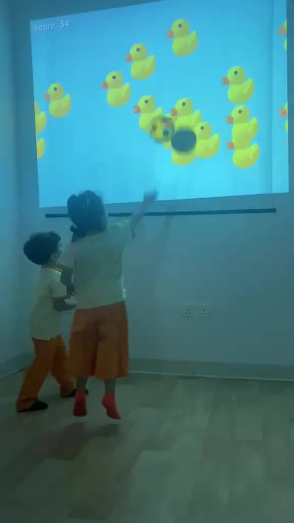 لعبة البط التفاعلية بالحركة